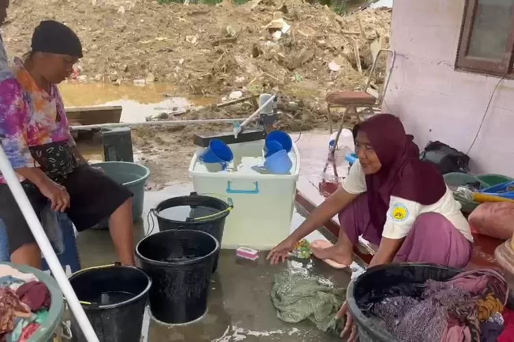 Salah satu korban banjir Masari Pasaribu di Tapanuli Selatan, Sumut. (PANCA/METROPOLITAN)