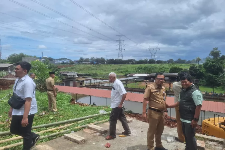 KAJIAN : Kegiatan Sosialisasi Kajian dan Penetapan Sempadan Situ Bojongsari di Kantor Kecamatan Bojongsari, Senin (15/12). (RISKY DWI LESTARI/RADAR DEPOK)