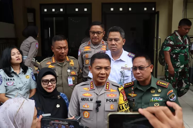 Kapolres Metro Depok, Kombes Abdul Waras, memberi keterangan pers ihwal pengamanan Natal dan Tahun Baru di Depok.  (ist)