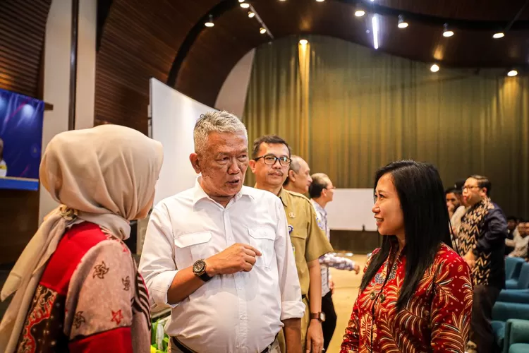 Pj. Wali Kota Bandung, Bambang Tirtoyuliono pada acara acara Serba Serbi Literasi Digital (Sereal) dengan tema "Jadilah Indonesian Top Seller!", di Novotel Hotel, Selasa 30 Januari 2024.