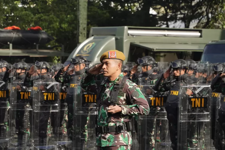 Apel Gelar Pengamanan Pemilu 2024 dilaksanakan Kodam III/Slw dengan dipimpin Kapolda Jabar, Pangdam III/Siliwangi dan PJ. Sekda Jabar diikuti oleh prajurit dari  satuan jajaran Kodam III/Siliwangi, Lanal Bandung dan Lanud Husein Sastranegara di Lapangan Makodam III/Slw, Jl Aceh No. 69 Bandung, Kamis (Humas Kodam III Siliwangi)