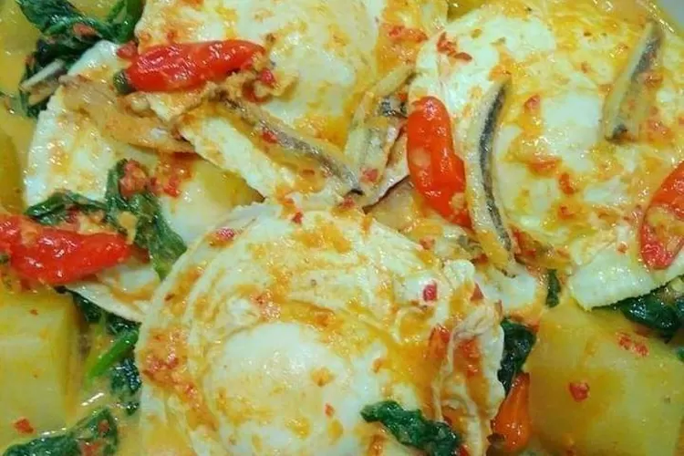 Gulai Ceplok Telur Singkong Campuaran Teri Medan dan Kentang (Resep Enak)