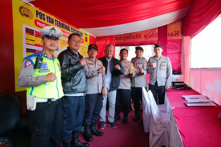 Pj Wali Kota Bandung, Bambang Tirtoyuliono di Terminal Ledeng, Sabtu, 13 April 2024. (Humas Kota Bandung)