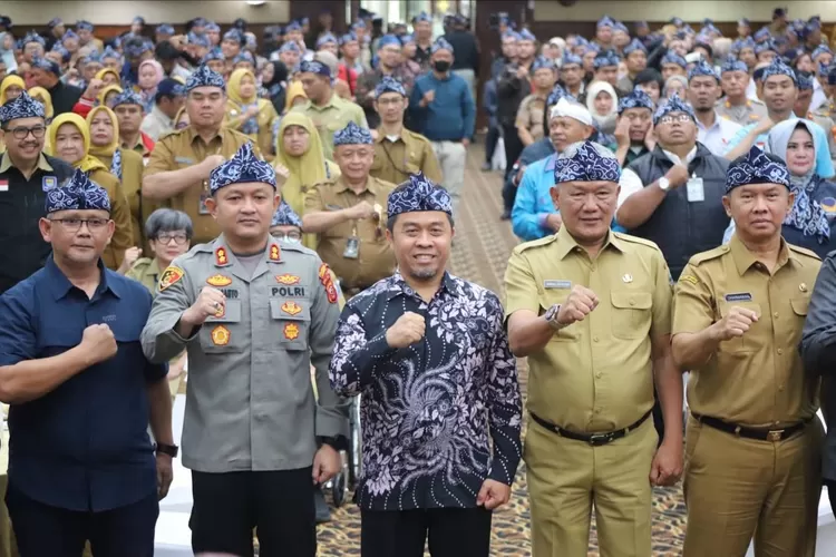 Ketua DPRD Kota Bandung Sementara, H. Agus Andi Setyawan hadir dalam kegiatan deklarasi damai Pilkada serentak di Kota Bandung, yang diselenggarakan di Hotel Horison, Senin, 12 Agustus 2024.