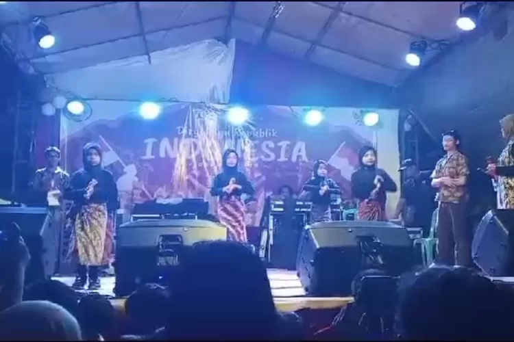 Kemeriahan Panggung Hiburan Sambut HUT Ke 79 RI di Dramaga Bogor, Dihiasi Berbagai Macam Tarian Daerah (wiera fokussatu)