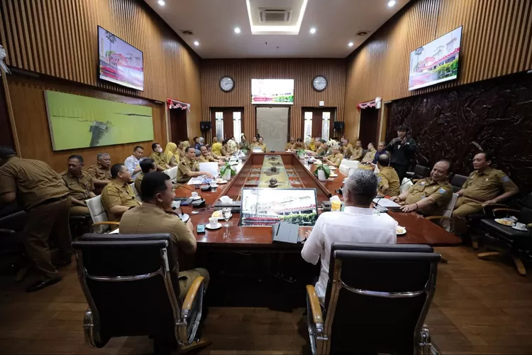 Pemkot Bandung gelar rapat membahas persiapan Hari Jadi Kota Bandung ke 214 (Hms bdg)