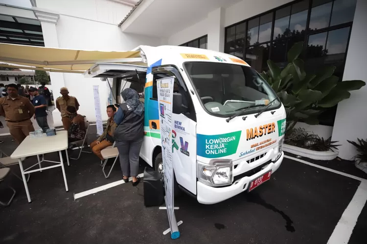 Mobil layanan Dinas Ketenagakerjaan Kota Bandung  (Hms bdg)