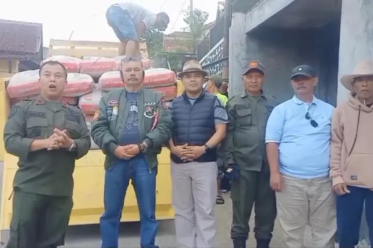 Puluhan Rumah Warga di Tenjolaya Pasirjambu Rusak, Owner eMTe Siapkan Bahan Material (Wisnu Sungkara fokussatu.id)
