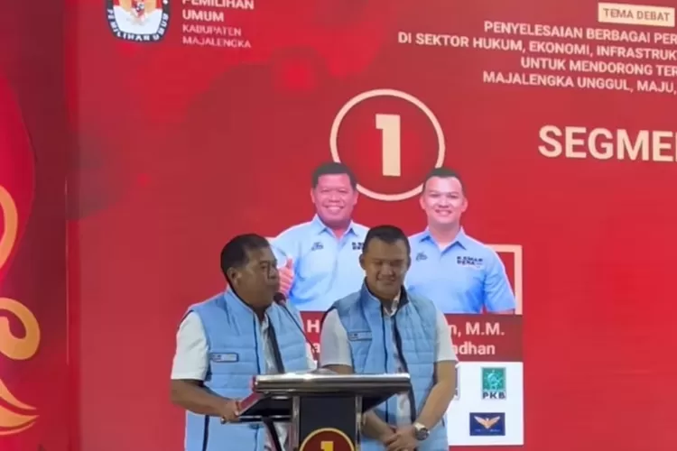 Pasangan Eman Suherman-Dena Muhamad Ramdhan.