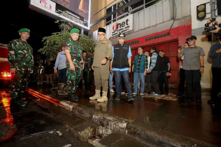 Wali Kota Bandung Muhammad Farhan tinjau penanganan sampah saat libur Idulfitri 1446 Hijriah 