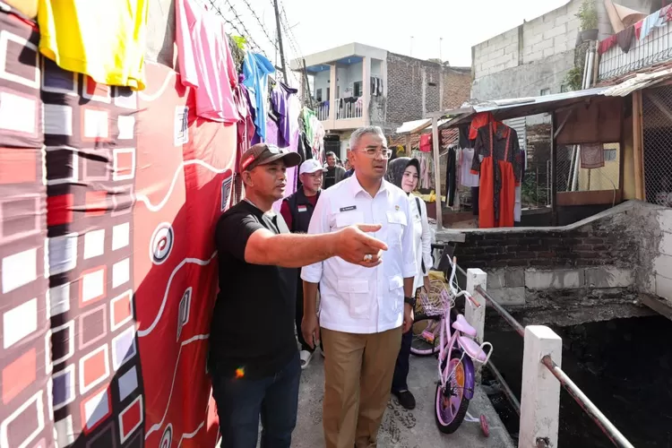 Wali Kota Bandung Muhammad Farhan tinjau lokasi banjir di kawasan Kampung Sukagalih