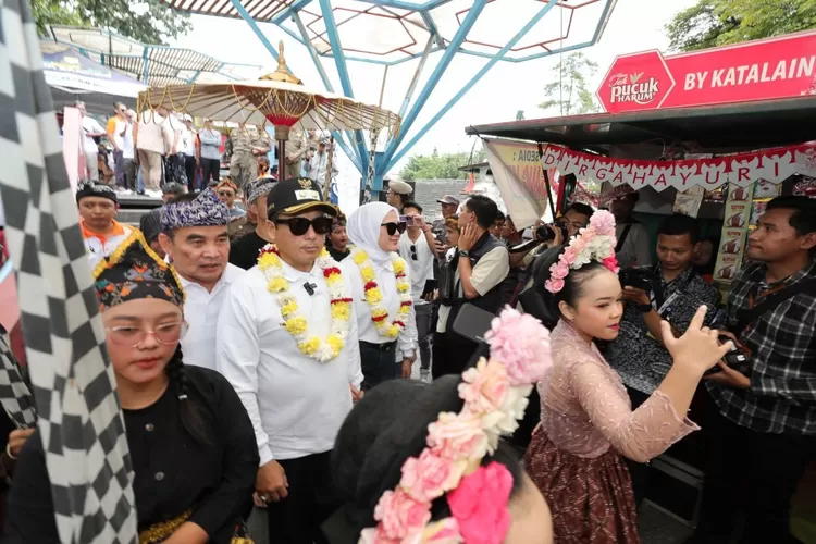 Acara ulang tahun Teras Cihampelas yang ke 8 dimeriahkan dengan penampilan seni dan budaya, Sabtu 3 Mei 2025