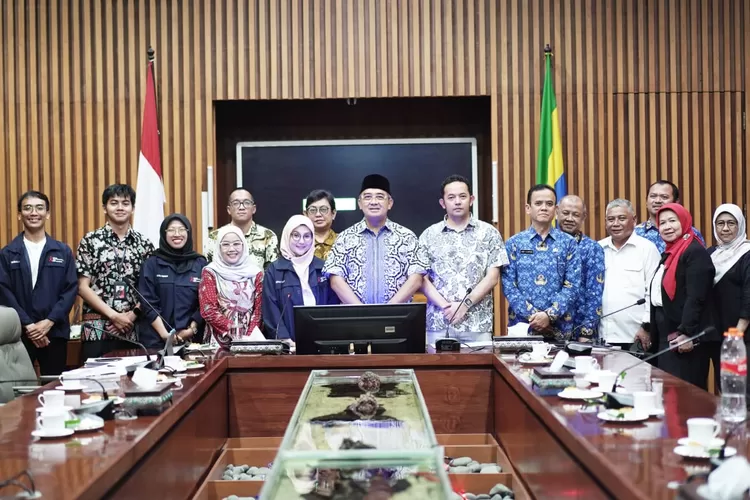 Wali Kota Bandung Muhammad Farhan saat menerima kunjungan Komisi Penanggulangan AIDS