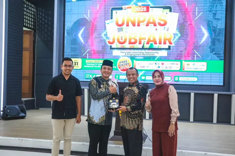 Wakil Wali Kota Bandung, Erwin menghadiri acara Unpas Career Job Fair 2025