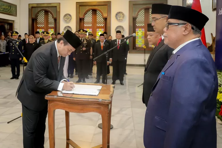 Iskandar Zulkarnain resmi dilantik sebagai Sekda Kota Bandung 