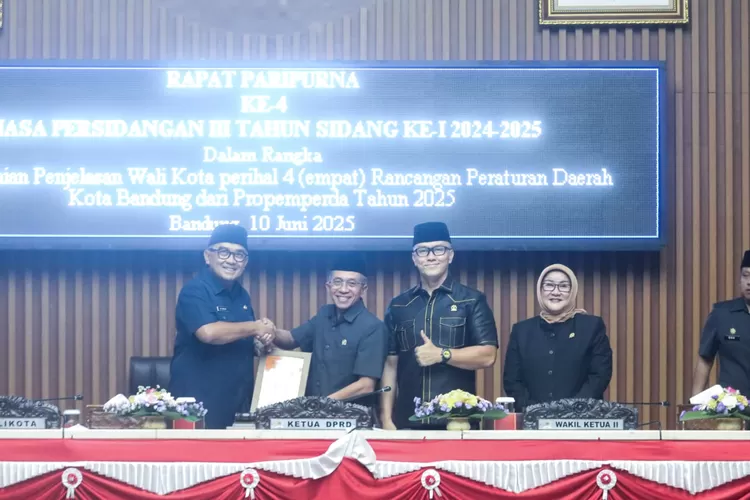 Pemerintah Kota Bandung bersama DPRD Kota Bandung gelar rapat paripurna bahas Raperda prioritas 