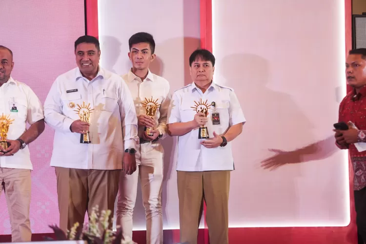 Kota Bandung raih penghargaan dari OJK