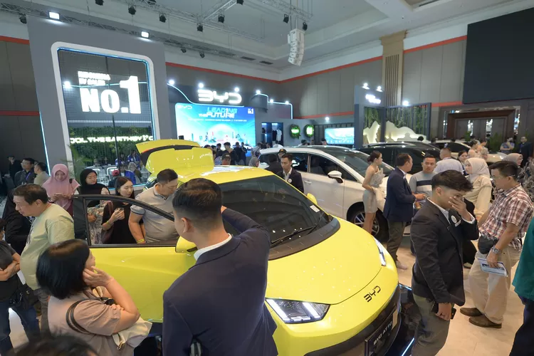BYD hadir dalam GIIAS 2025 di Bandung.