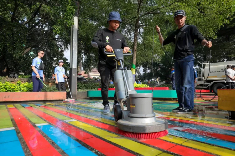 Warga kompak gelar bebersih Bandung.