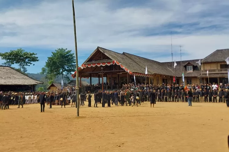 Kasepuhan adat Ciptagelar berubah nama menjadi Gelar Alam dan berpindah tempat 2 KM dari lokasi awal. Tradisi Pertanian Kerajaan Pajajaran, Warisan Budaya dan Kebijaksanaan Tani di Kasepuhan Ciptagelar (Nandi/ Radar Sukabumi)