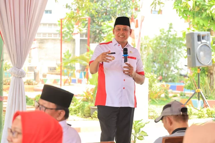 Ilustrasi: Elektabilitas Tri Adhianto Terus Meningkat. (Foto/Pemkot Bekasi.)