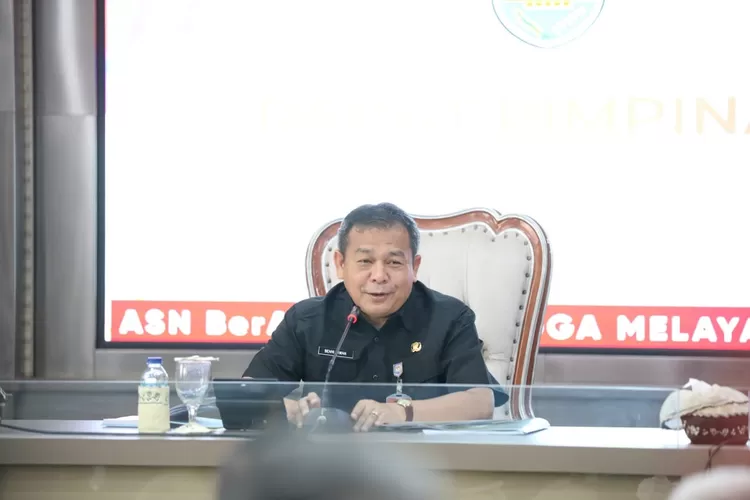 Pj Bupati Purwakarta Benni Irwan dalam rapim. (Diskominfo Purwakarta)