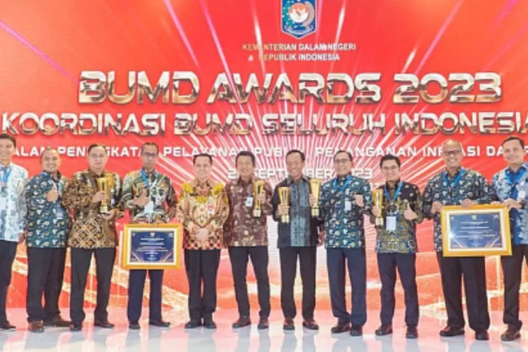 Pj Gubernur DKI Jakarta Heru Budi Hartono Raih Penghargaan BUMD Awards ...