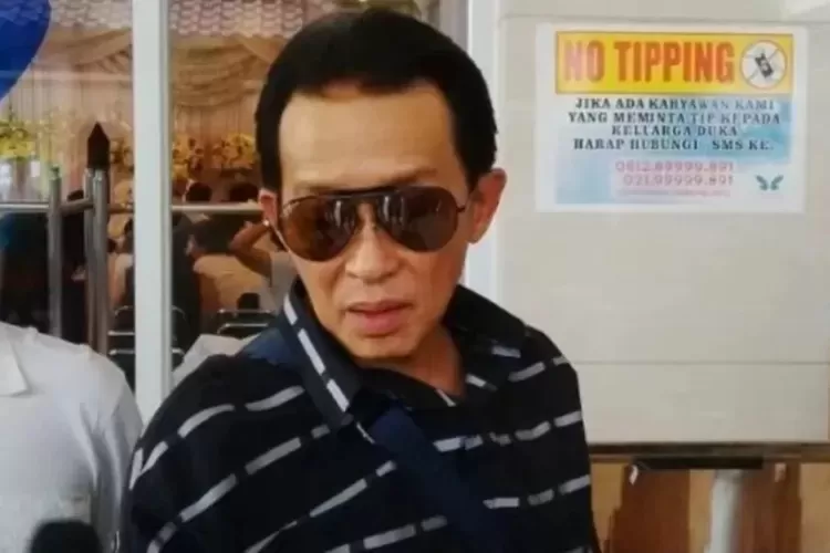 Sosok Edi Darmawan, ayah dari Mirna Salihin yang meninggal dalam kasus kopi sianida. (Jawapos)