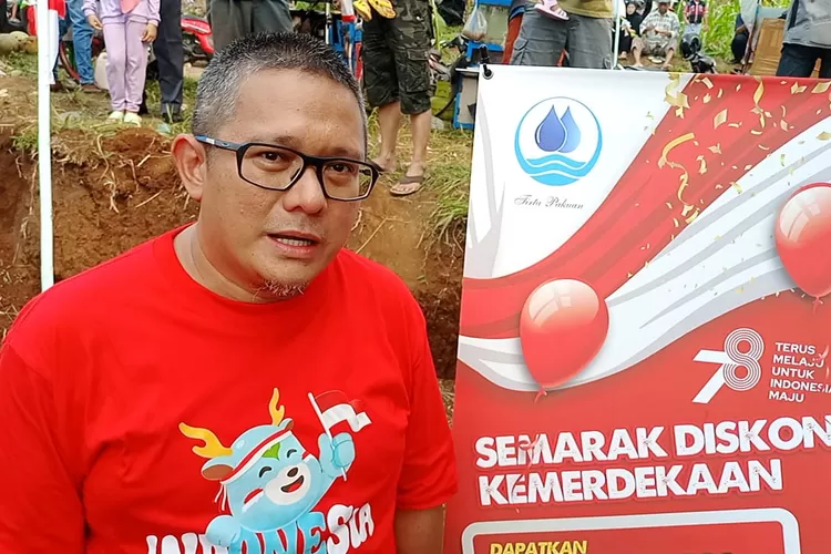 Direktur Umum Perumda Tirta Pakuan Kota Bogor Rivelino Rizky paparkan diskon pemasangan baru. (Perumda Tirta Pakuan)