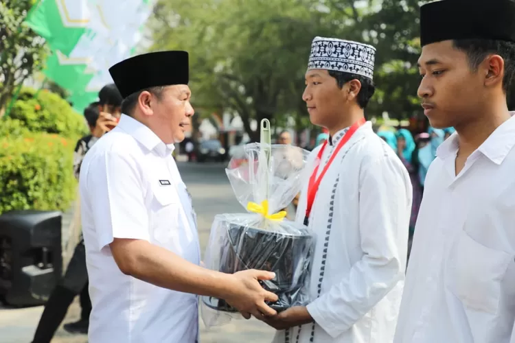 Pj Bupati Purwakarta Benni Irwan Resmikan Program 1000 Masjid Bersih ...