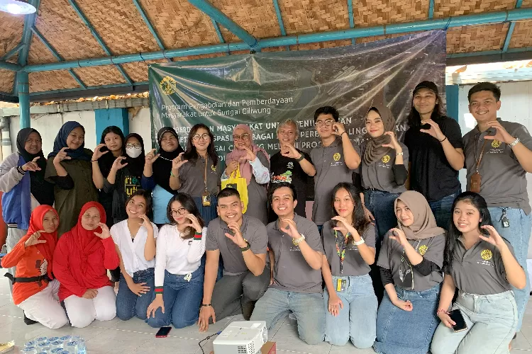 FMIPA UI salah satu cara yang dapat dilakukan untuk meningkatkan kesadaran masyarakat menjaga Sungai Ciliwung adalah melalui permainan edukatif. (FMIPA UI)