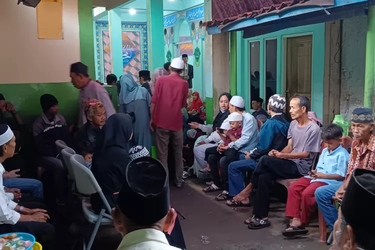 Suasana khitanan massal yang digelar Pemuda Kampung Cijambu RT 03/02, Desa Cisalada, Kecamatan Cigombong, yang tergabung di Majelis Taklim Nurul Ikhlas, m (Anto/Metropolitan )