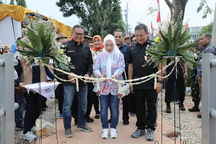 Pj Bupati Purwakarta Benni Irwan meresmikan Jembatan Jatimulya. (Diskominfo Purwakarta)