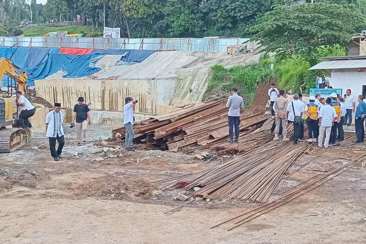 Kondisi terkini longsor yang terjadi di Jalan Raya Batutulis Bogor. 