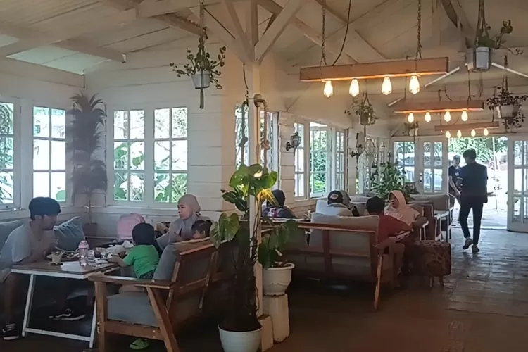 Secret Garden Cafe di kawasan Wisata Puncak Bogor.