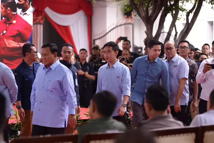 Hadiri Deklarasi Damai Kampanye pada Pemilu 2024 pasangan Prabowo Subianto dan Gibran Raka Buming Raka terlihat makin kompak.