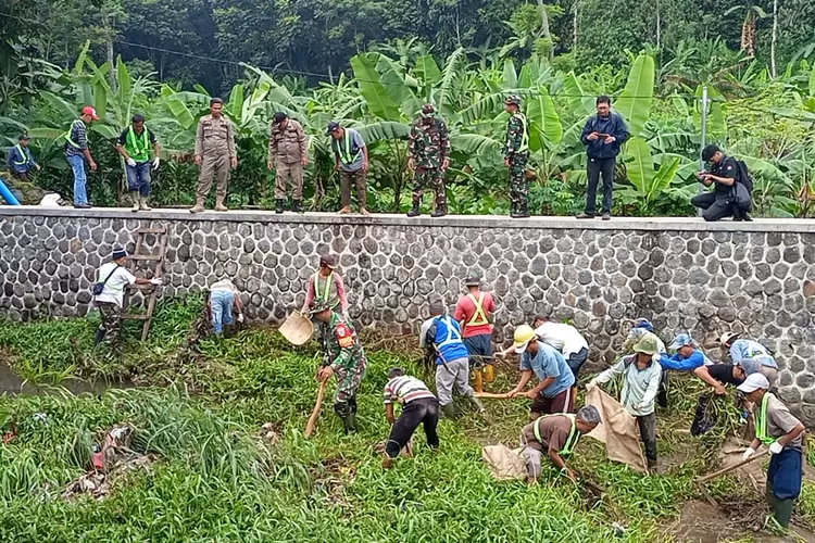 Aksi bersih-bersih di WTP Cipinanggading milik Perumda Tirta Pakuan Kota Bogor (Perumda Tirta Pakuan)