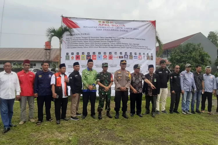 Apel siaga Pemilu 2024 digelar di halaman Kantor Kecamatan Rumpin, Kabupaten Bogor, Kamis 30 November 2023. (Mulya/Metropolitan)