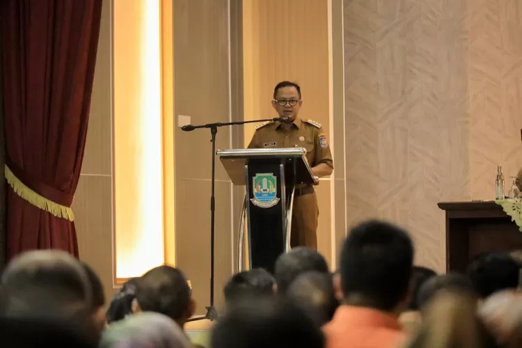 Pj Wali Kota Bekasi Gani Muhamad mengantisipasi lonjakan kasus Covid-19 di Kota Bekasi menjelang Nataru (Pemkot Bekasi)