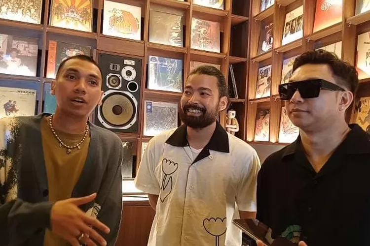 Owner Samsara Coffee Bogor, Rayi RAN, Catura Pasha dan Mario Kahitna. (Ryan/Metropolitan)