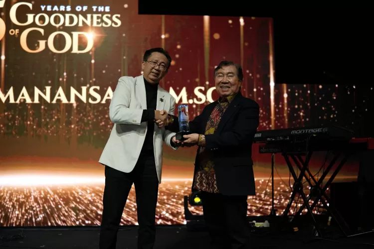 Founder Taman Safari Indonesia Jansen Manansang Dinobatkan sebagai 'Bapak Konservasi Lingkungan Hidup Indonesia'  (Foto: Dok Taman Safari Indonesia)