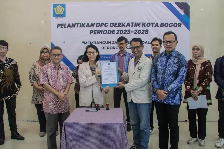 Wali Kota Bogor Bima Arya dalam pelantikan pengurus Gerakan untuk Kesejahteraan Tuna rungu Indonesia (Gerkatin) DPC Kota Bogor masa bakti 2023 - 2028 (Pemkot Bogor)