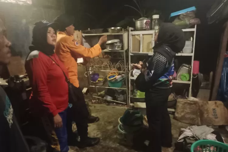 BPBD Kabupaten Bogor mencatat puluhan rumah rusak usai diterjang angin kencang. (Foto: Devina)