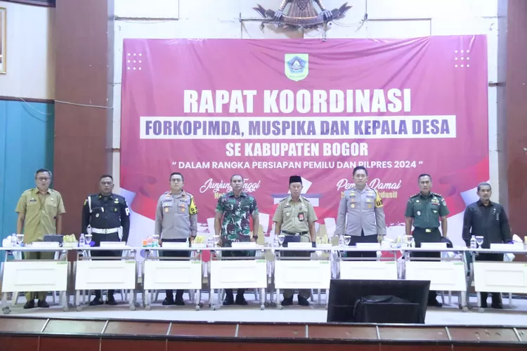 Pj Bupati Bogor Asmawa Tosepu kumpulkan Forkopimda bersama para camat dan kades demi Pemilu 2024 kondusif. (Pemkab Bogor)