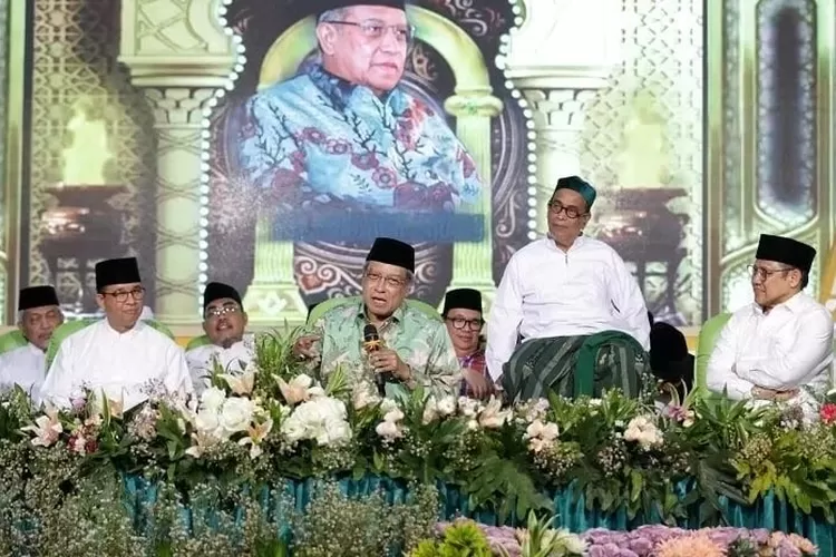 Ketua Umum PBNU Periode 2010-2021, Kiai Said Aqil Siroj (2 dari kiri) menegaskan dukungannya kepada pasangan Capres-Cawapres Nomor urut 1 Anies Baswedan (kiri) dan Muhaimin Iskandar (kanan).  (TIMNAS AMIN)