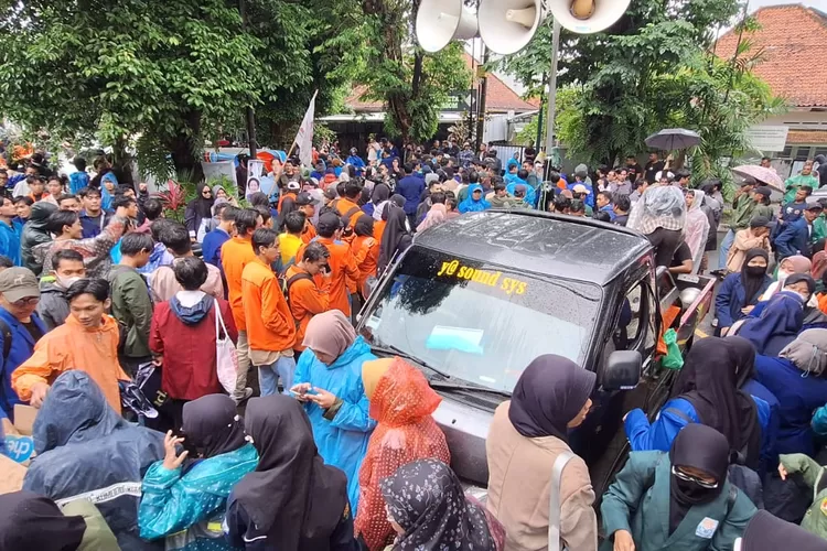 Aliansi Mahasiswa Jawa Barat Bergerak untuk Keadilan (MJB Untuk Keadilan) menggelar FGD (TKN)