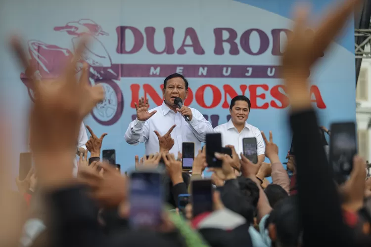 Capres nomor urut 02 Prabowo Subianto dengarkan curhatan ojol di Jakarta