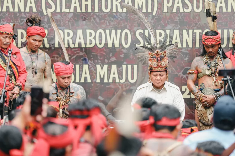 Capres 02 Prabowo Subianto bersama masyarakat Dayak (TKN)