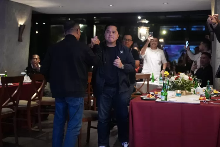 Ketua Umum PSSI Erick Thohir memuji permainan Timnas Indonesia dan menjanjikan bonus lebih besar jika kalahkan Jepang di babak berikutnya. (PSSI )