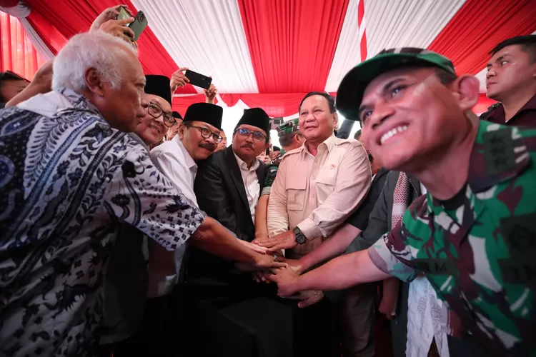 Cawapres 02 yang juga Menteri Pertahanan RI Prabowo Subianto memuji Wakil Gubernur Jatim Emil Dardak (TKN)